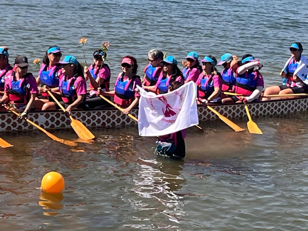 Remada Rosa reúne mulheres na Ascade em homenagem ao Outubro Rosa