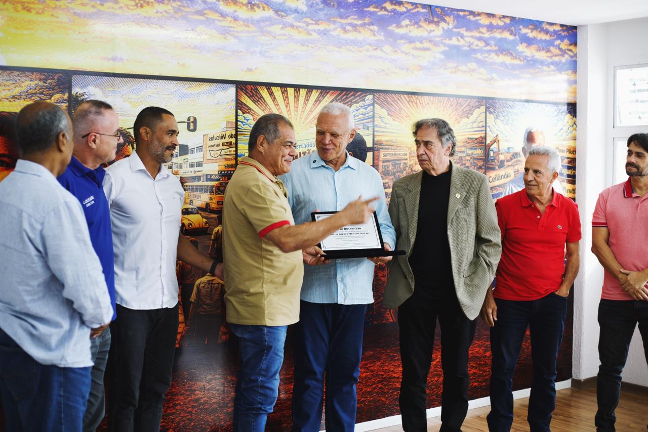 Ascade entrega título honorário a José Humberto em reconhecimento ao apoio aos clubes do DF